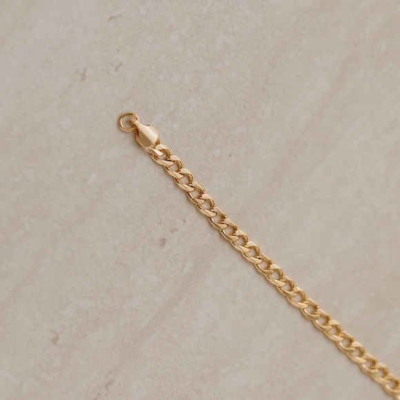 Tribeca Curb Bracelet | 18k Gold Filled - Picture 8 of 10